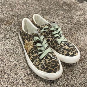 Very G leopard print sneakers EUC Size 9.5